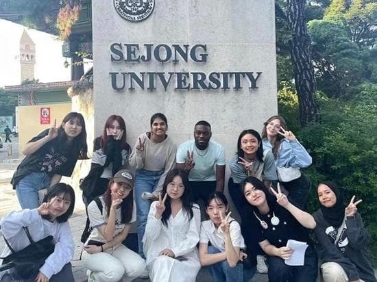 用开放包容的世界观，自信“观”世界——超九成受访大学生关注当前国际形势