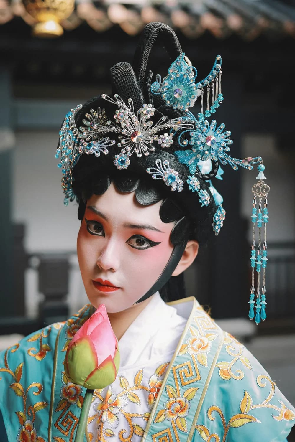 洛天依加盟《孩儿枕》，B站春晚再掀跨界热潮