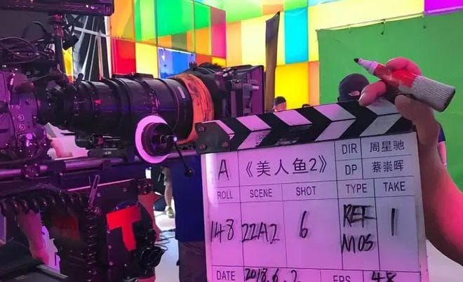 周星驰《美人鱼2》五一上映？拍完雪藏6年，劣迹艺人把星爷害惨了