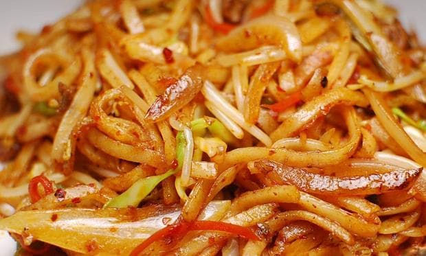 6步教你做出美味炒饼：早餐晚餐新选择