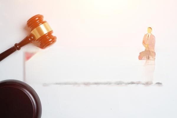 如何起诉对方侵犯名誉权？从吐口水到网络诽谤的维权指南