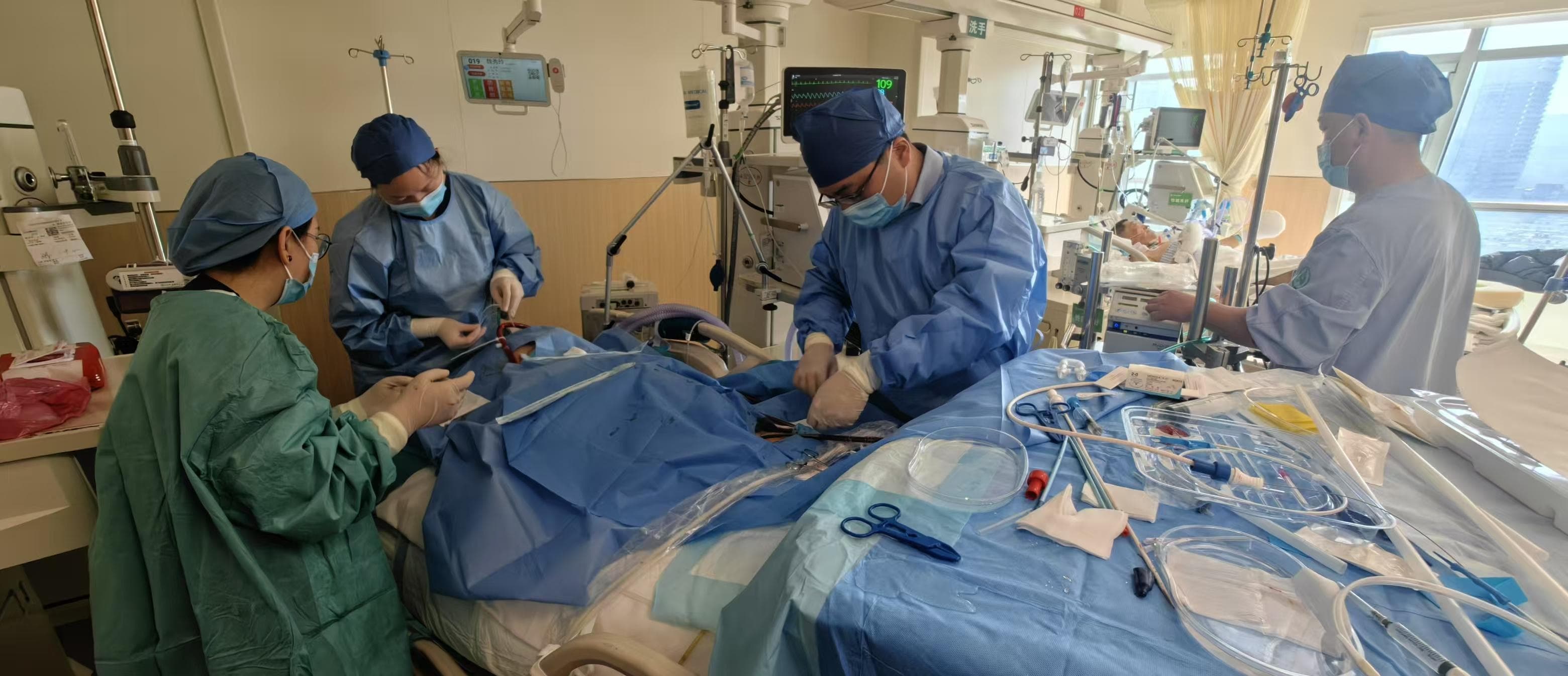 呼吸与危重症医学科对重症呼吸患者开展VV-ECMO+CVVH治疗