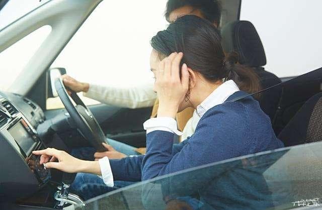 揭秘：为什么开窗通风能有效缓解晕车？科学原理大揭秘！