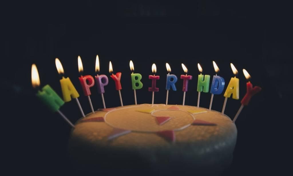 40句生日祝福语｜中文英文对照：父母、兄弟姊妹、伴侣、朋友、公司同事