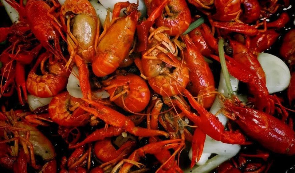 多项研究发现：小龙虾可能从食物和水中吸收有害污染物，尤其这3个部位