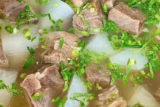 肉食爱好者的福音，深扒牛肉萝卜汤的简单做法，嫩鲜营养嘎嘎香