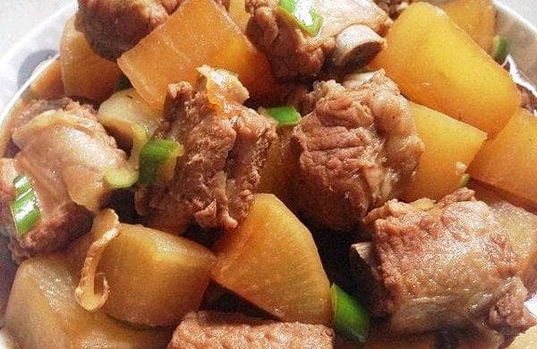 软软糯糯排骨炖萝卜