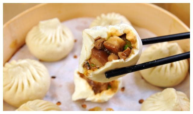 茄子馅包子别再杀水，这样做柔软滑嫩还入味