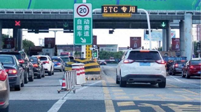 为何中国高速收费，却年年亏损，而美国免费还能盈利？