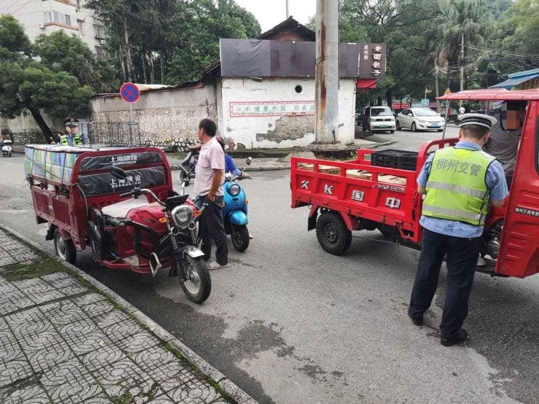 柳北城管：开展“五车”专项治理 畅通城市“血脉”