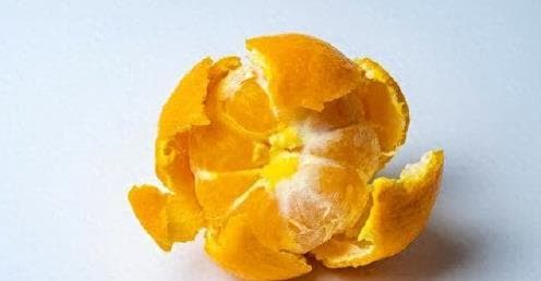 冬天吃橘子的“最高境界”，是从皮吃到肉，不仅润肺生津还驱寒