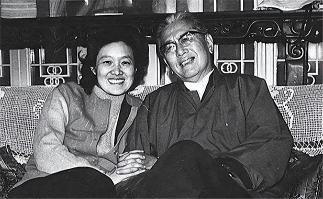 外交部长乔冠华后人今何在？儿子子承父业，女儿如今家喻户晓