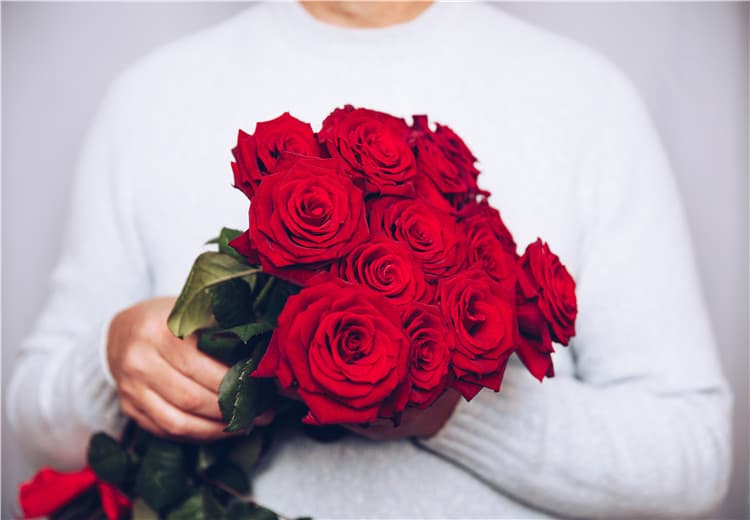 手捧花在不同季节分别适合什么花材？不同季节手捧花大不同！