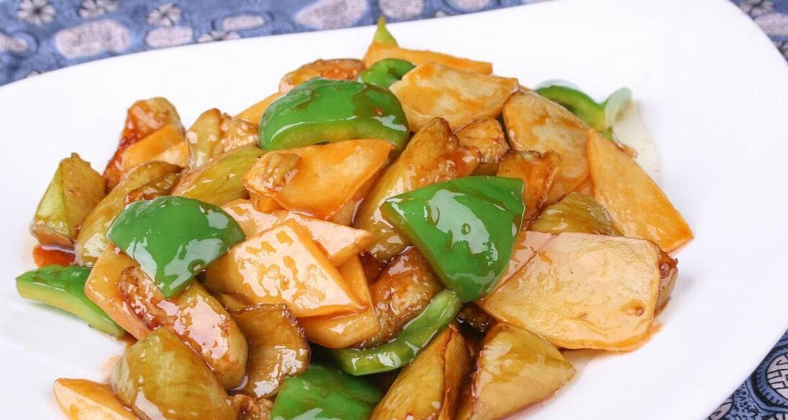 腌小土豆的美味秘方（手把手教你制作酸爽可口的腌小土豆）