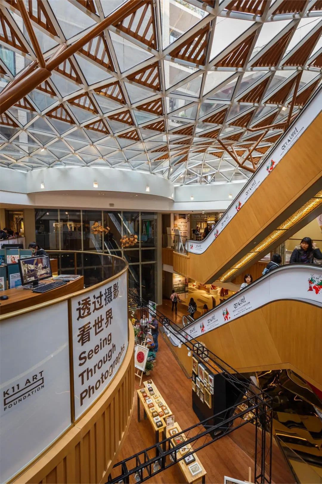 掀起消费场景新变革，推动商旅文体展融合！上海“策展”引领商业破维升级之路