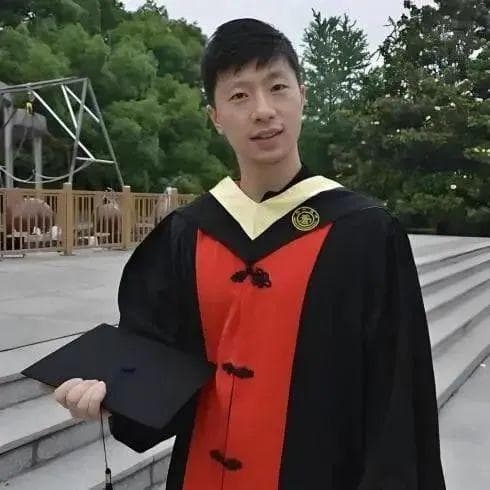 马龙毕业答辩现场曝光：从乒乓冠军到学术新星