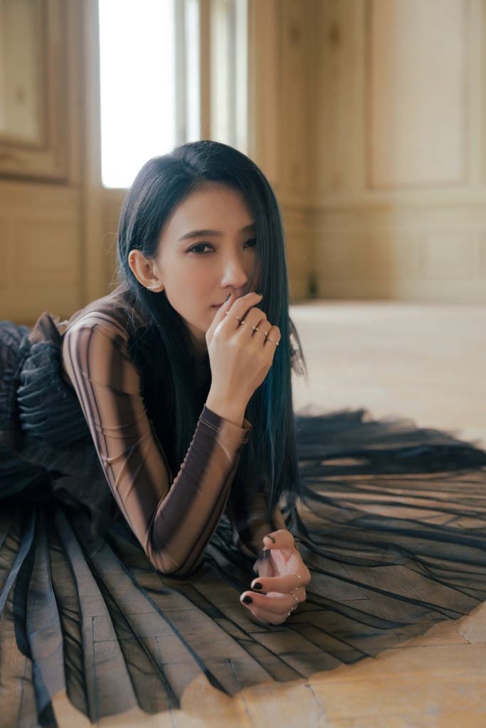 Penny戴佩妮〈沉默 Silence〉MV释出 以布达佩斯双地标诠释情感深度