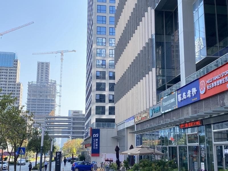 如何挑选小区周边配套，关注交通、商圈、超市和医院