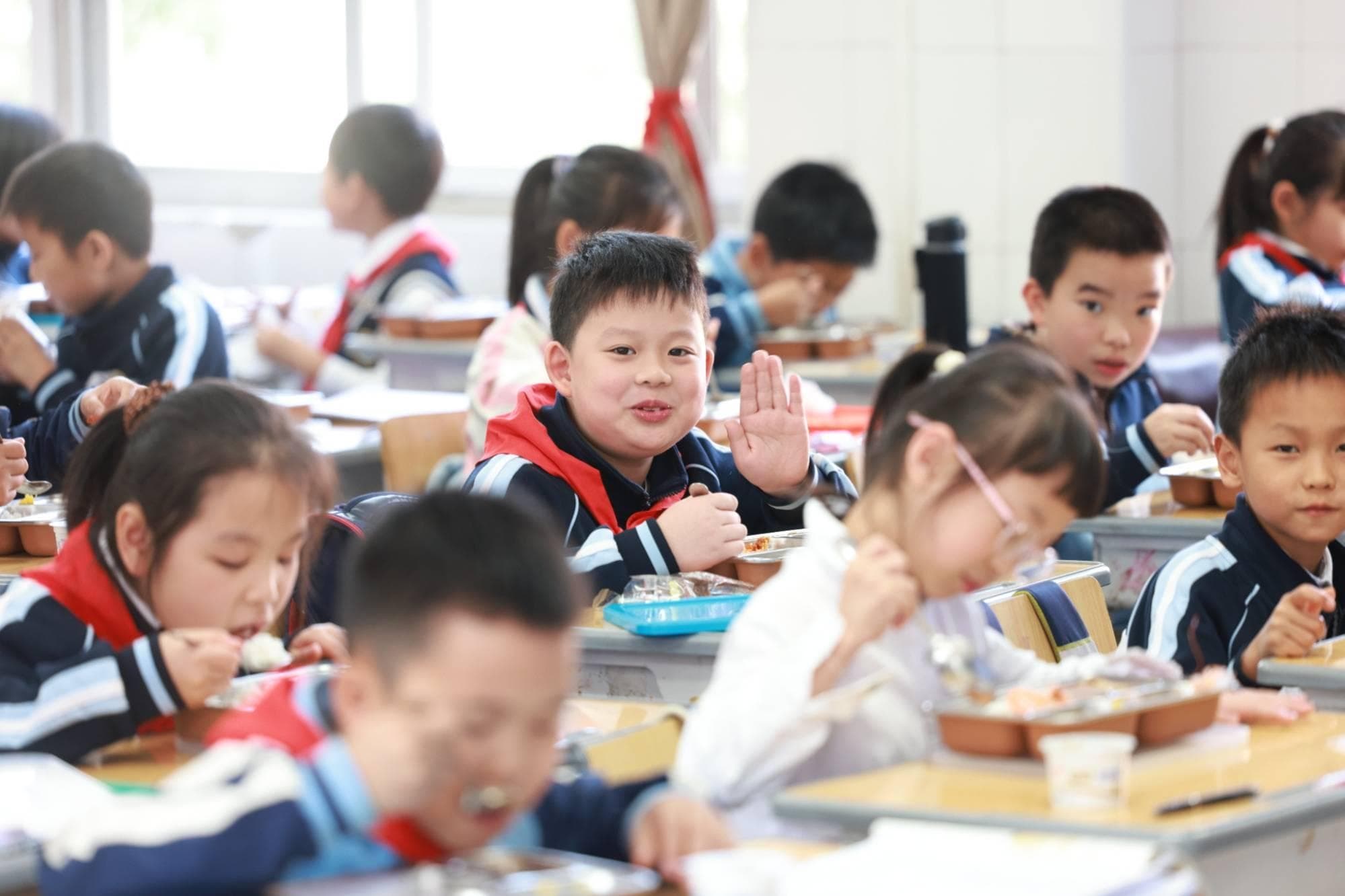 代表办“食”事 助推校园餐暖心“升级”