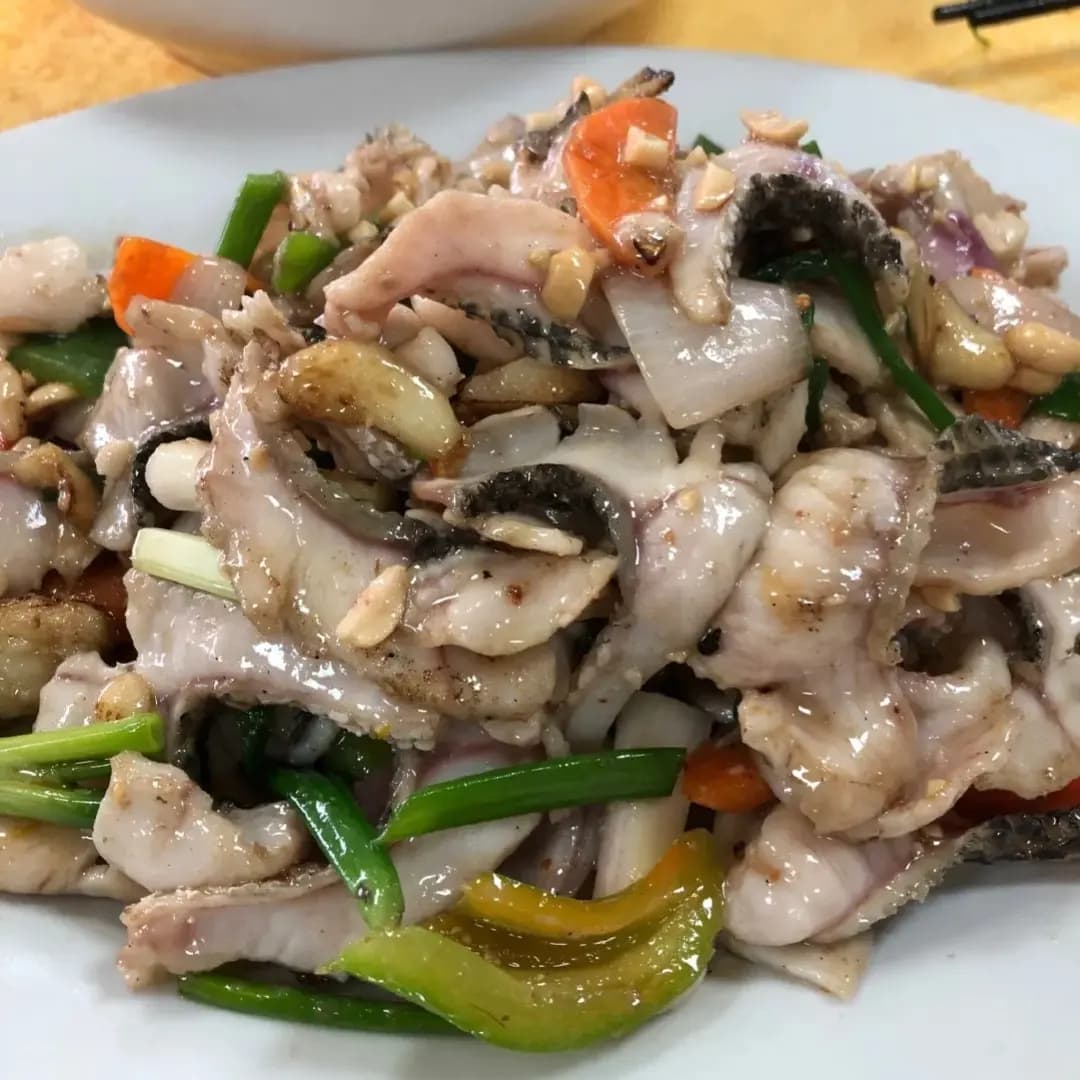 锅贴乌鱼、油淋鸡和酥皮