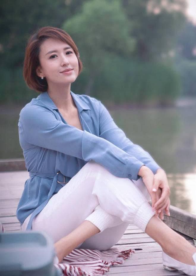 张蕾离央视16个月后回归家乡春晚，创业路上大放异彩
