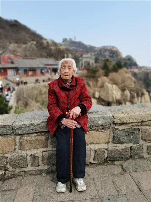 老年人泰山登山全攻略：从准备到登顶的安全指南