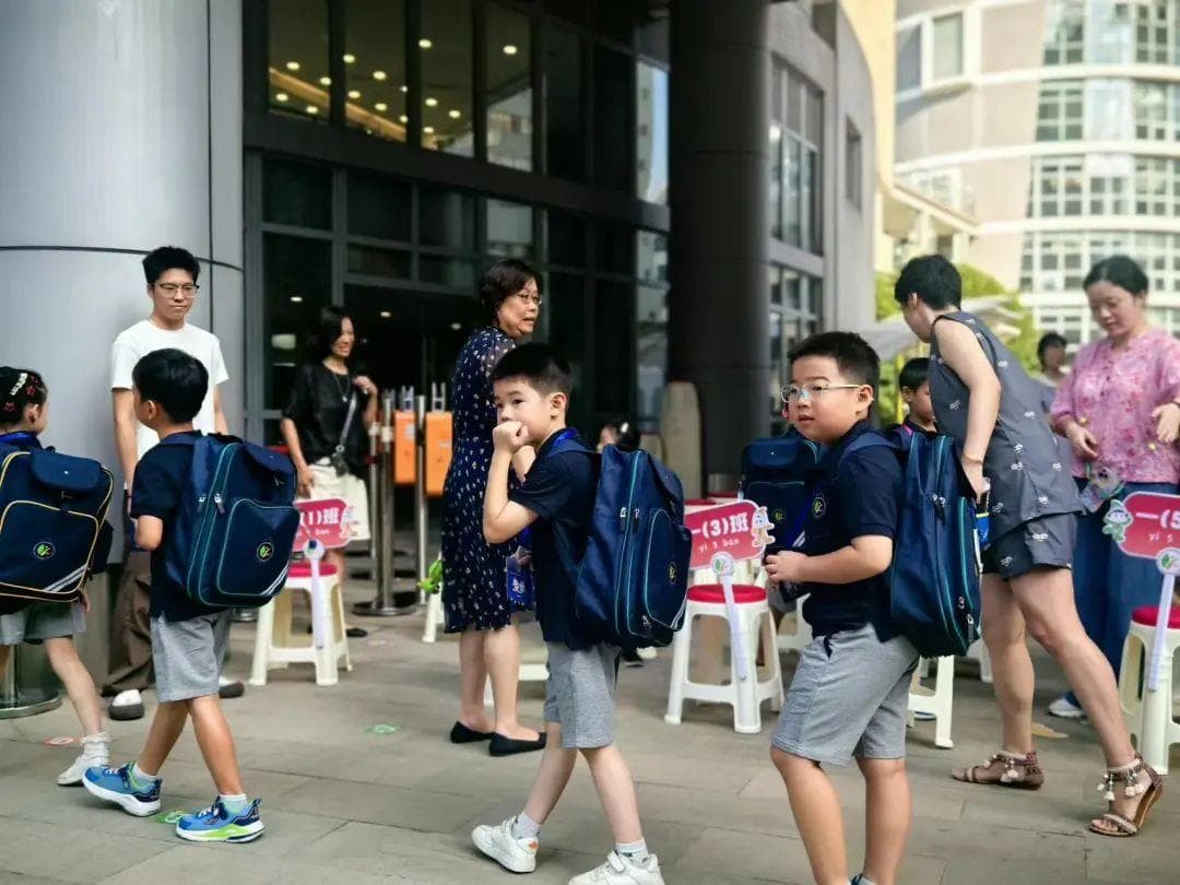 “小学生活，拿捏！”这群孩子“提前开学”，体验感拉满！