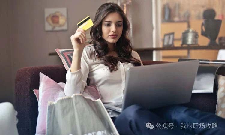 如何在社交媒体上展示自己的专业形象和目标受众？