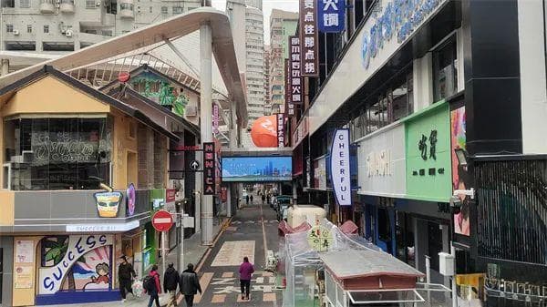 “网红街区”激活城市老街“潮经济”
