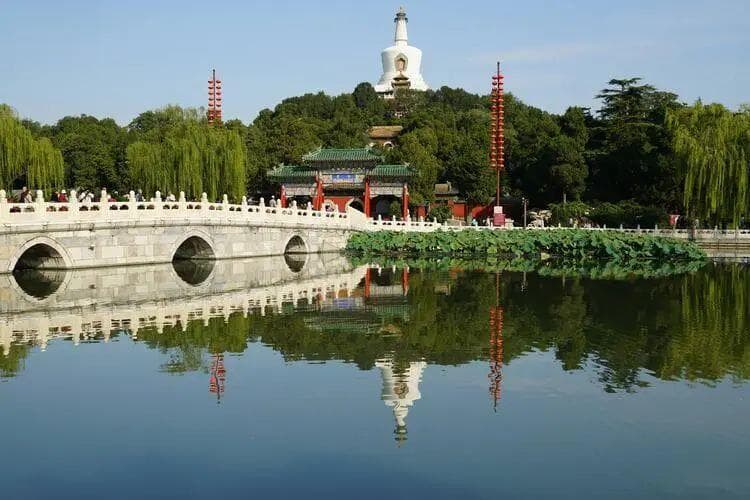 北海公园：园林的璀璨瑰宝，文化的历史传承