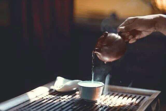 喝茶礼仪大全：从奉茶到品茶的十二个细节