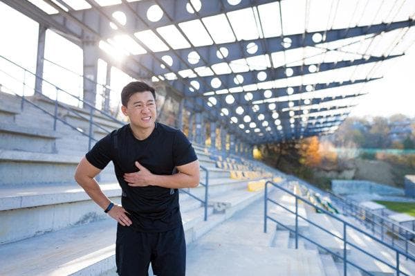 男性左侧胸隐隐作痛怎么办？四种治疗方法全解析