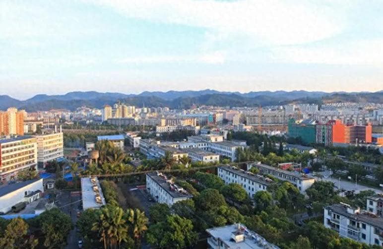 中国唯一与茶同名的城市，改名前与诸葛亮有关，现靠茶叶闻名世界