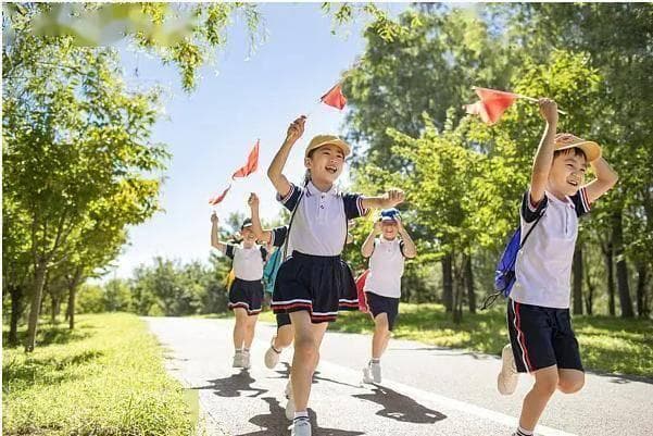 四年级数学试卷太复杂，孩子怎么做得完？家长纷纷吐槽！