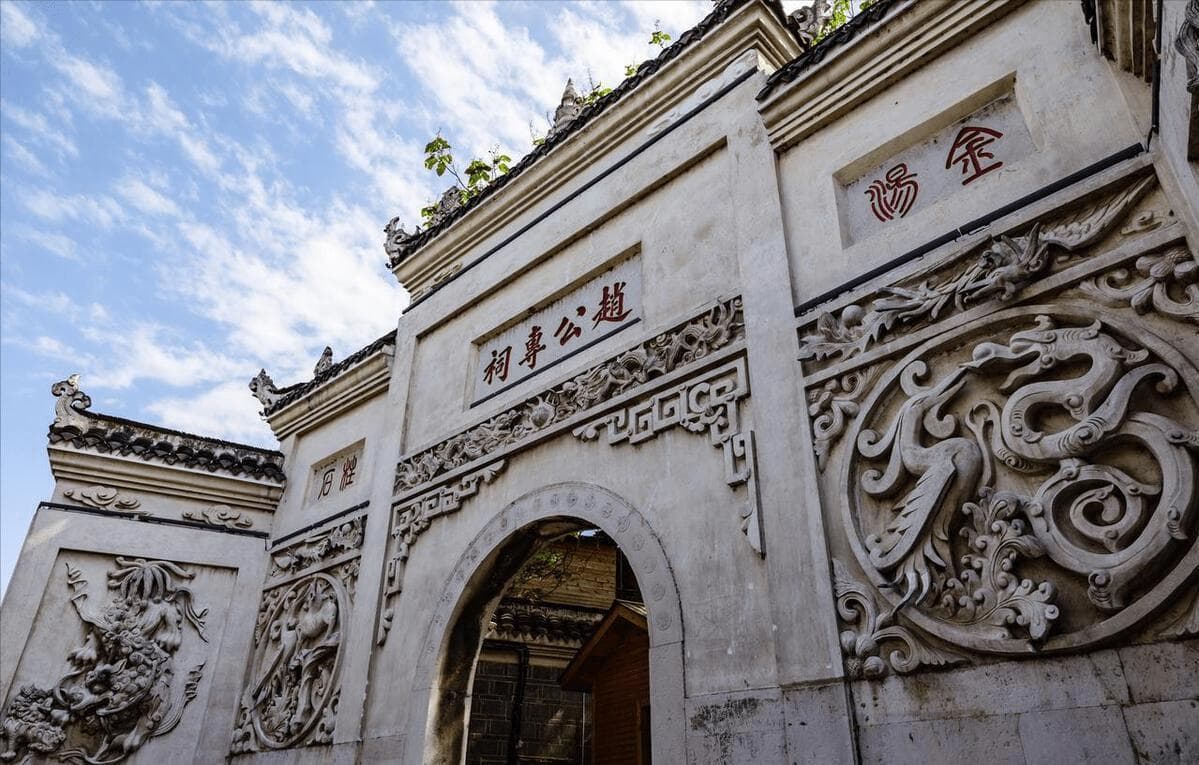 贵州十大古镇旅游攻略：从青岩到土城，探寻黔东南的千年古韵