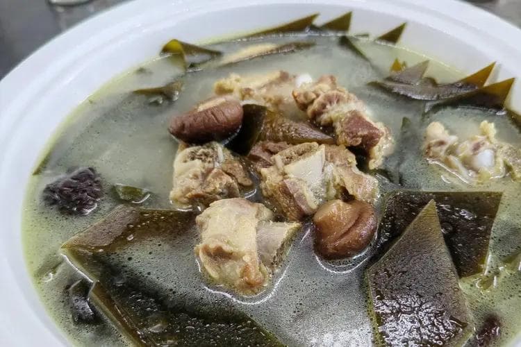 饭店的海带排骨汤为什么那么香浓美味，告诉你方法，你也可以