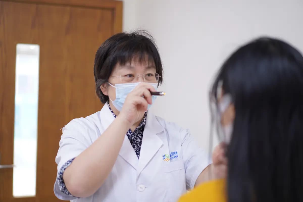 近视防控如何选？眼科专家解读角膜塑形镜、离焦镜等三种方案