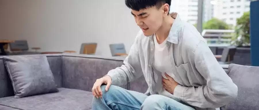 以为是胃不舒服？这些看似普通的胃部不适，可能暗藏胰腺与胆囊的严重危机！