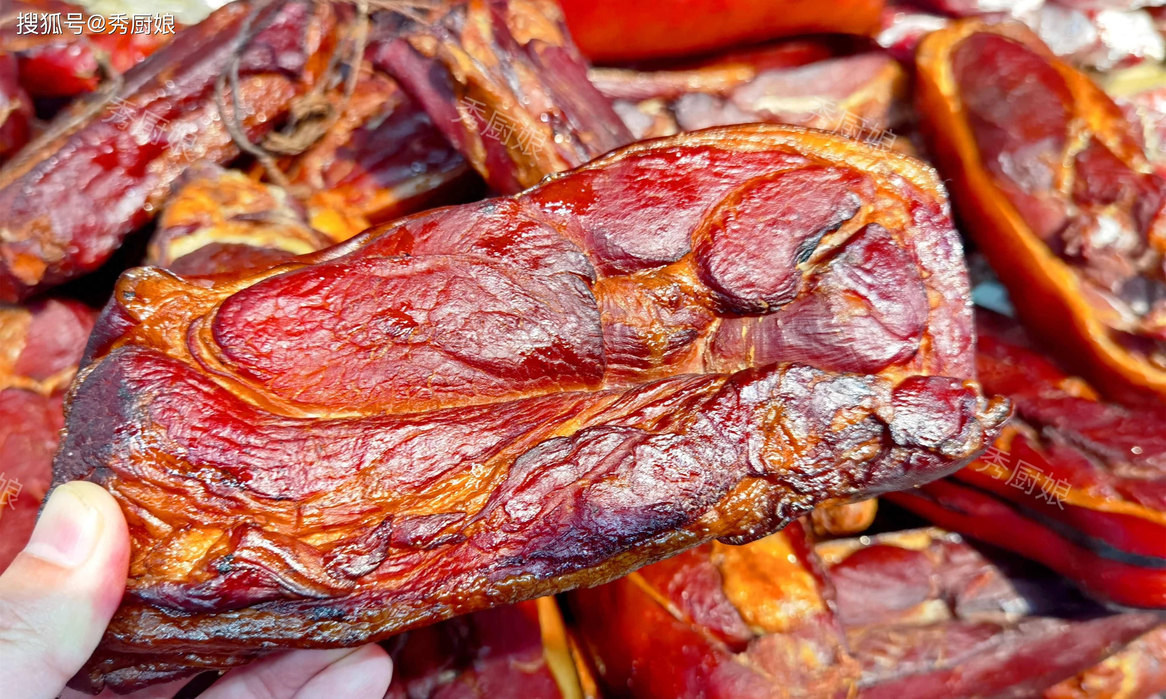 腊肉保存全攻略：两种方法让腊肉放一年都不会坏，还有经典腊肉炒蒜苗食谱