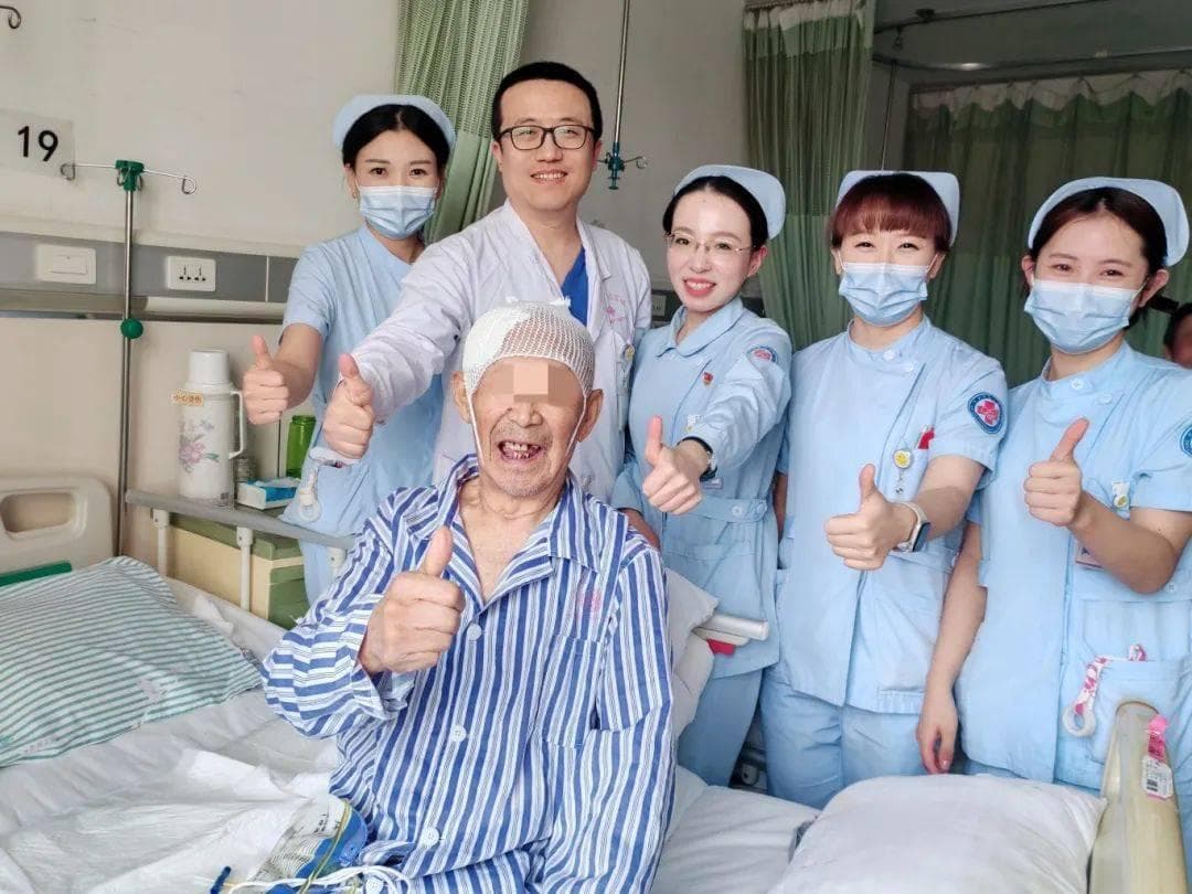 友谊医院：多学科联手、双术同台攻坚，九旬老人术后重展笑颜