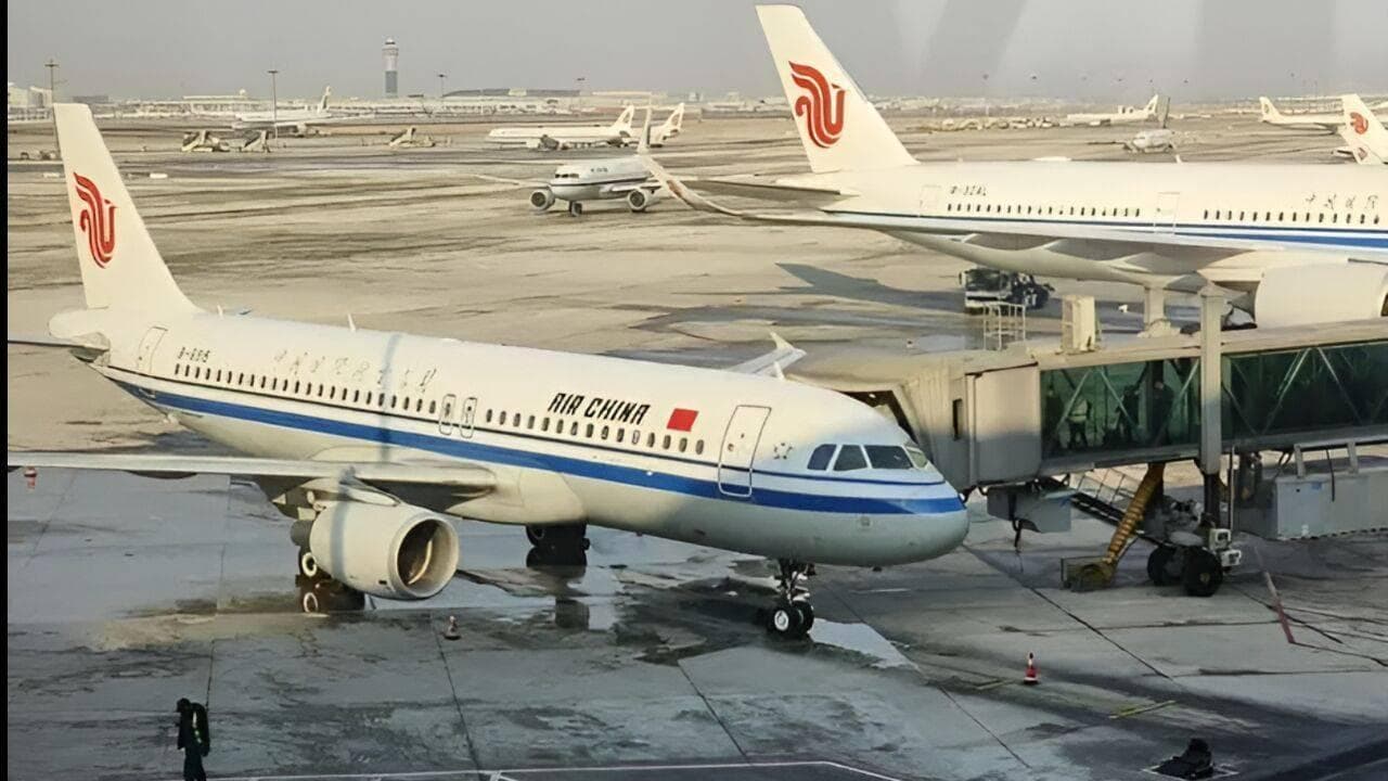 国庆机票价格再现“大跳水”，网友“气爆了”：还没出发就亏了1500元！