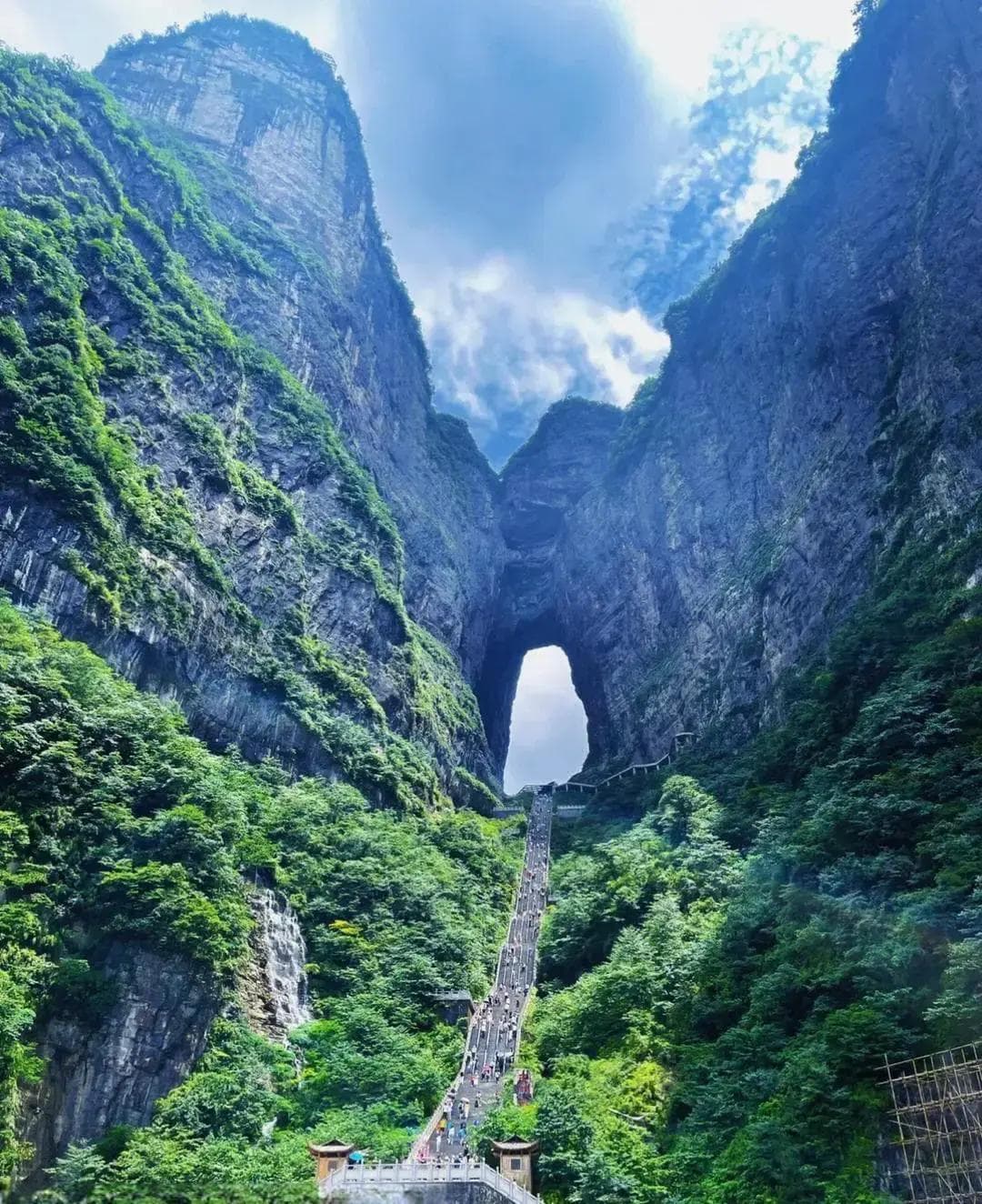 湖南旅游景点推荐 ： 湖南最值得去的六大景区，你都知道是哪里吗？