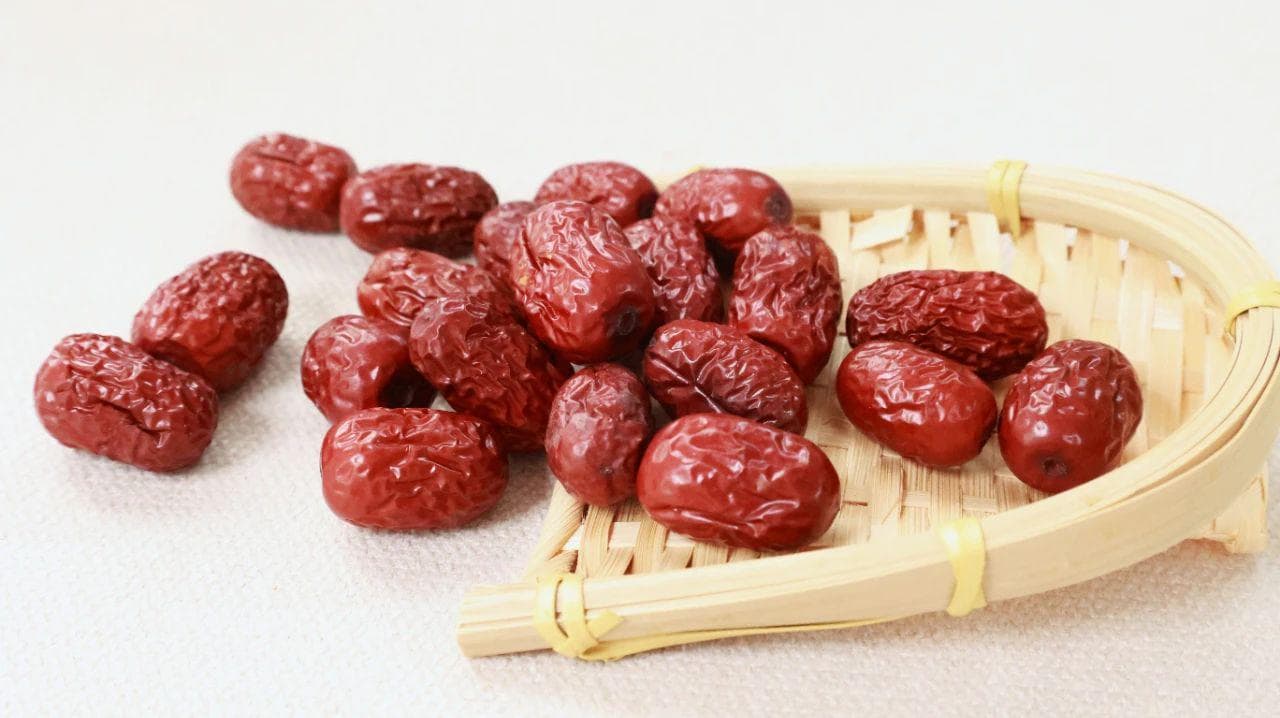 红枣是胃病“催化剂”？提醒：若想把胃养好，3种红色食物需忌口