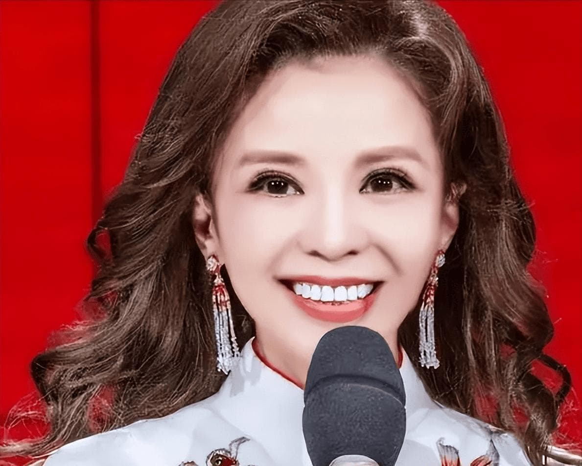 朱迅：从央视主持人到医疗专家，重返春晚的“乘风破浪的姐姐”