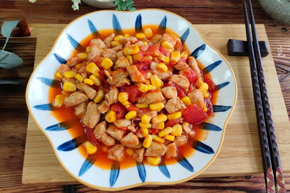 玉米粒炒鸡胸肉：一周三回的低卡营养菜，老人孩子都适合