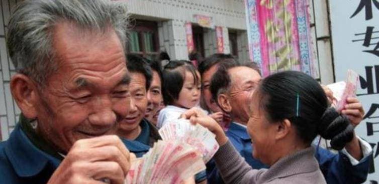 养老金差距越涨越大，有人提议高于5000元就涨停，合理吗？