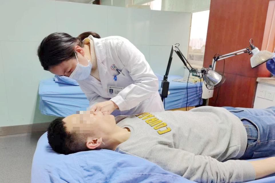 针灸治疗助男子摆脱突发性耳聋困扰