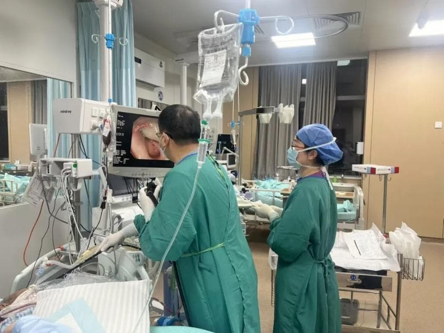情况非常危急！宁波阿婆突然大口吐血，进了ICU！最近多发……