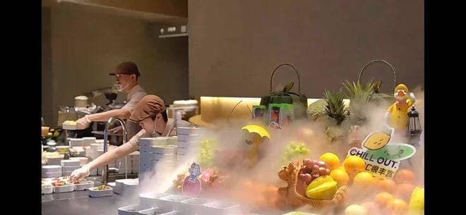 最会玩的年轻人，都在洗浴中心去班味