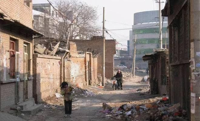 揭秘拆迁补偿真相：地区差异如何影响你的钱包？